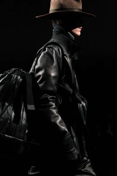Look 30